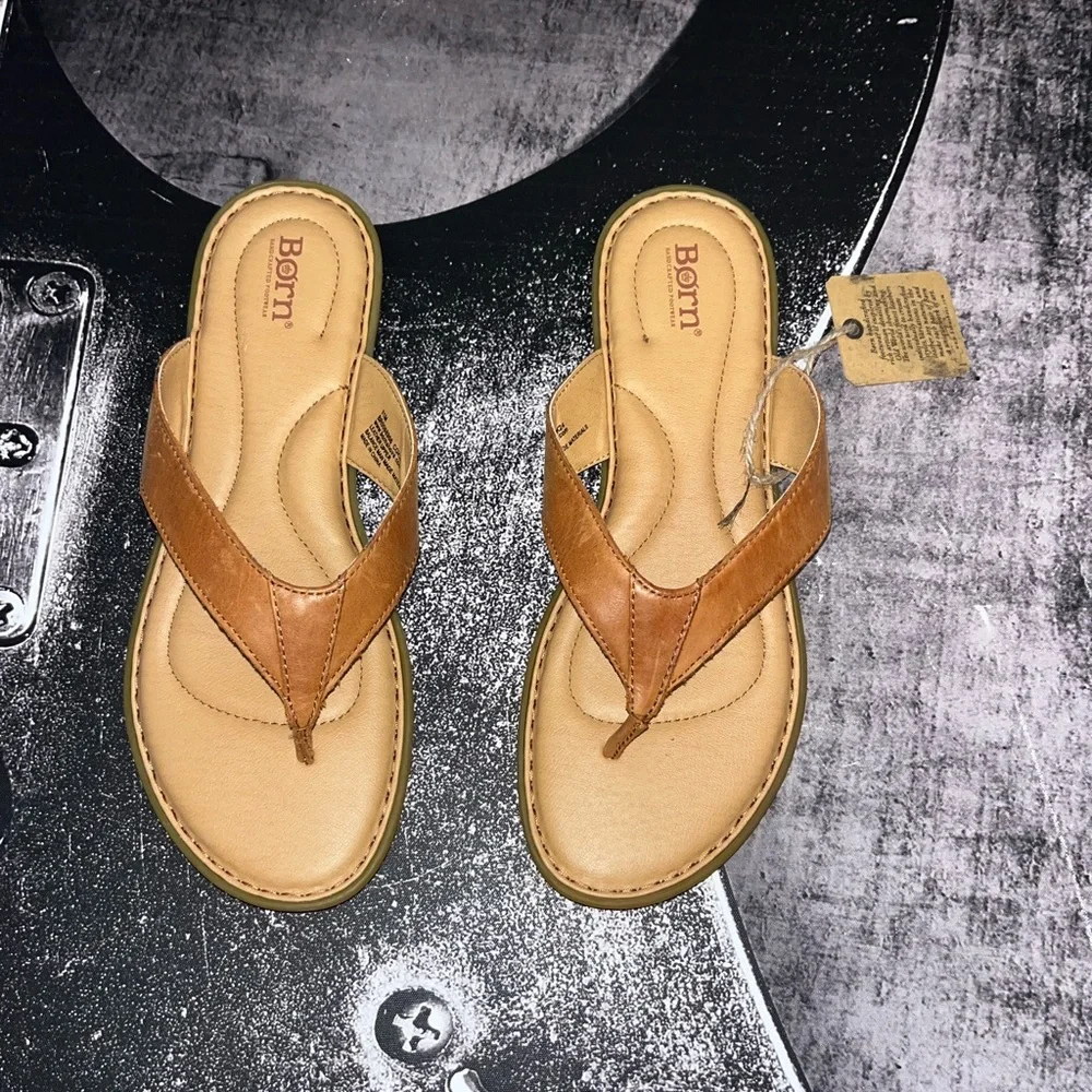 NWT Born Sandals - Picture 4 of 7